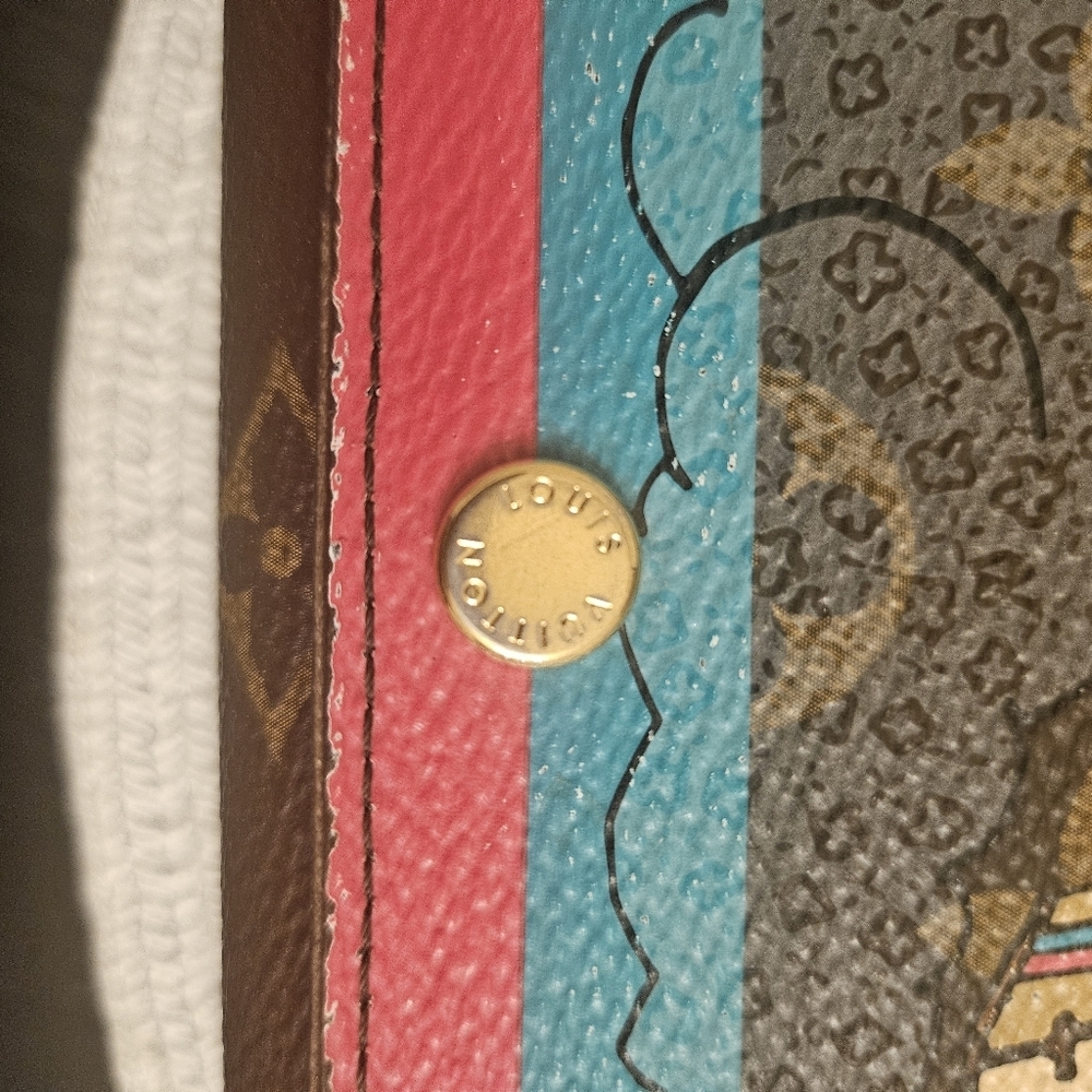 ⭐SOLD⭐. Louis Vuitton Sarah Wallet Monogram Animation Carriage Edition - Picture 2 of 8